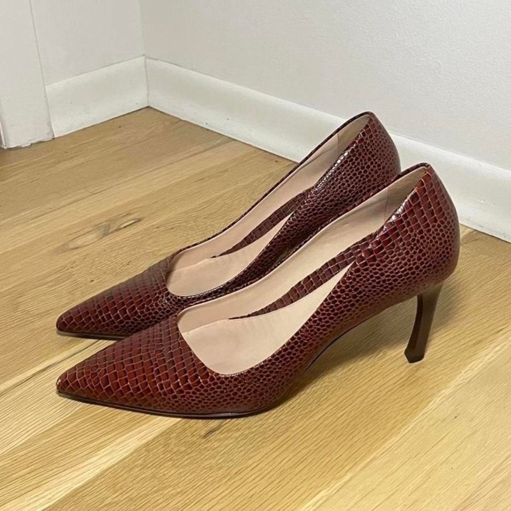 MM.LaFleur Italian Made Croc Embossed Leather Pointed Pumps